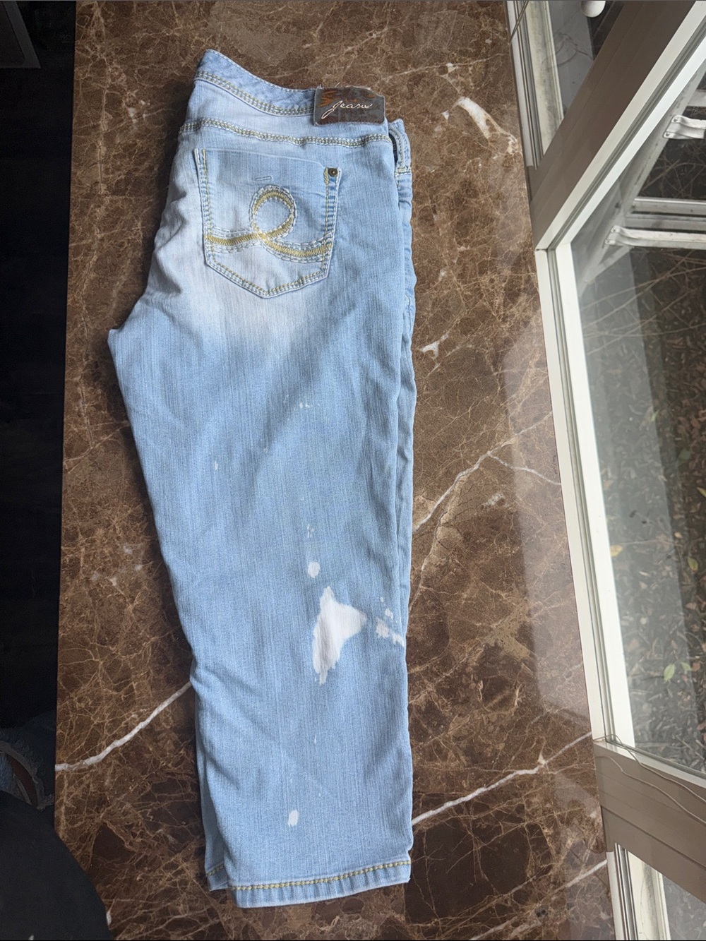 Silver Jeans Light Blue Cropped Ankle Jeans with Distressed Paint Detail